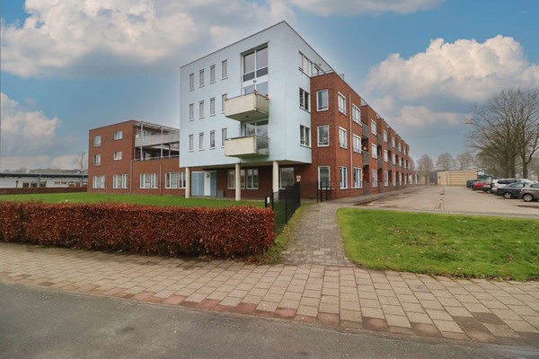 Verkocht: Ruim en opvallend licht 4-kamerappartement gelegen op de tweede verdieping met balkon nabij het centrum van Westervoort.